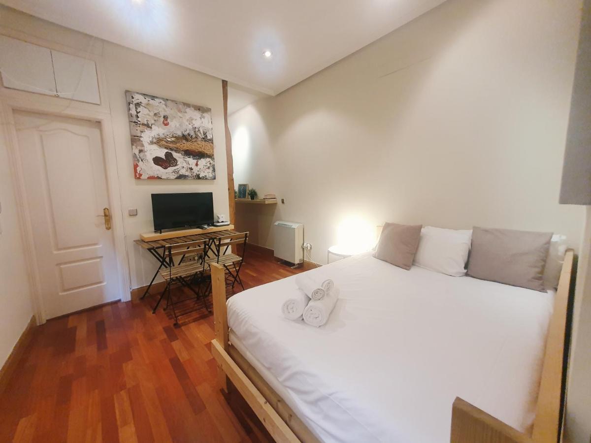 Enjoy A Cosy Studio In Malasana Bar マドリード エクステリア 写真