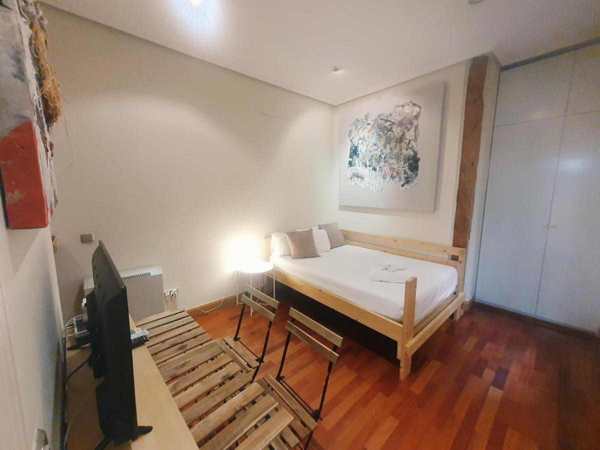 Enjoy A Cosy Studio In Malasana Bar マドリード エクステリア 写真